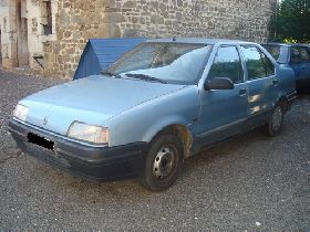 Cars Renault CHAMADE